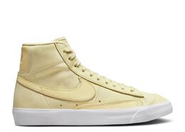 Nike: Бежевые кроссовки  Blazer Mid Premium