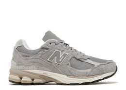 New Balance: Серые кроссовки  2002R