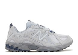 New Balance: Серые кроссовки 