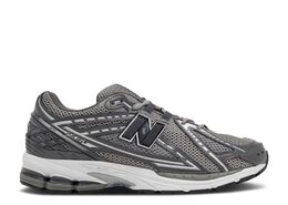 New Balance: Серые кроссовки  1906R
