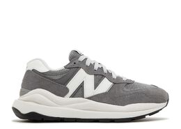 New Balance: Серые кроссовки  57/40