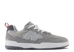 New Balance: Серые кроссовки 