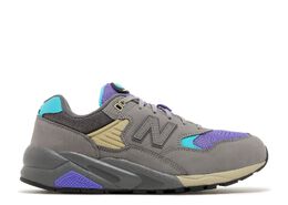 New Balance: Серые кроссовки 