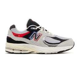 New Balance: Серые кроссовки  2002R