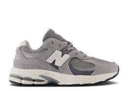 New Balance: Серые кроссовки  2002R