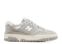 New Balance: Серые кроссовки  550