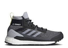 Adidas: Серебристые кроссовки  Terrex Free Hiker Primeblue