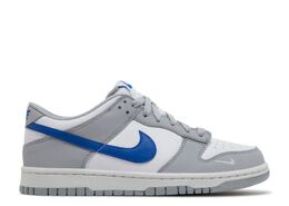 Nike: Серые кроссовки  Dunk Low