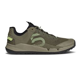 Adidas: Зелёные кроссовки 