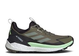 Adidas: Серебристые кроссовки  Terrex Free Hiker