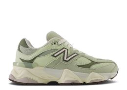 New Balance: Зелёные кроссовки  9060