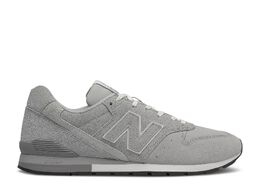 New Balance: Серые кроссовки 