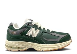 New Balance: Зелёные кроссовки  2002R