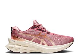 Asics: Розовые кроссовки  Novablast 2