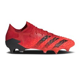 Adidas: Красные кроссовки  Predator