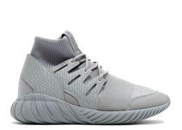 Adidas: Серебристые кроссовки  Tubular