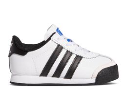 Adidas: Обувь 