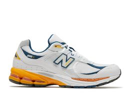 New Balance: Белые кроссовки  2002R