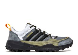 Adidas: Серые кроссовки  Terrex