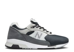 New Balance: Серые кроссовки 