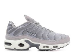 Nike: Серые кроссовки  Air Max Plus