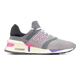 New Balance: Серые кроссовки 