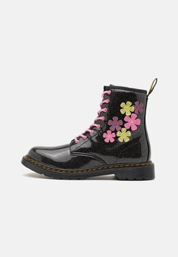 Dr. Martens: Ботинки 