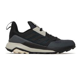 Adidas: Чёрные кроссовки  Terrex