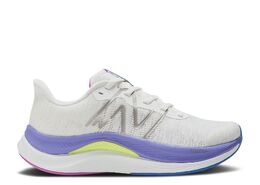 New Balance: Белые кроссовки  FuelCell