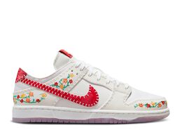 Nike: Красные кроссовки  Dunk Low