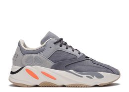 Adidas: Серые кроссовки  Yeezy Boost 700
