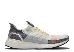 Adidas: Серые кроссовки  UltraBoost 19