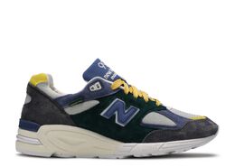 New Balance: Серые кроссовки 