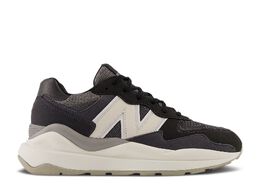 New Balance: Чёрные кроссовки  57/40