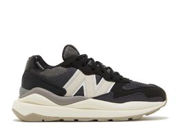 New Balance: Чёрные кроссовки  57/40