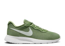 Nike: Зелёные кроссовки  Tanjun