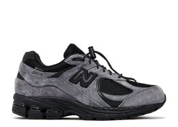 New Balance: Серые кроссовки  2002R