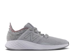 New Balance: Серые кроссовки  Fresh Foam