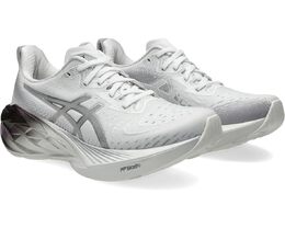 Asics: Белые кроссовки  Novablast