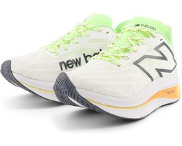 New Balance: Белые кроссовки  FuelCell