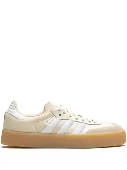 adidas: Белые кроссовки 