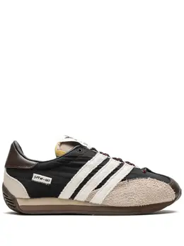 adidas: Светлые кроссовки  X