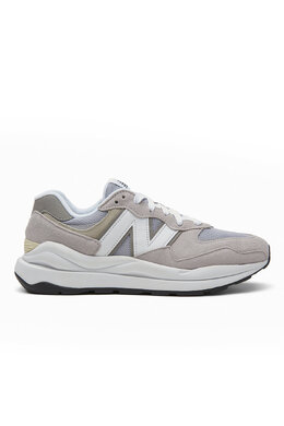 New Balance: Серые кроссовки 