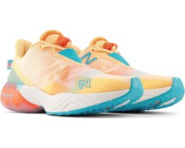 New Balance: Белые кроссовки  FuelCell