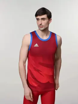 Adidas: Красная футболка 