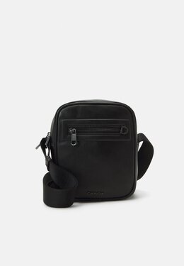 Calvin Klein: Чёрная сумка 