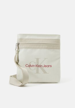 Calvin Klein Jeans: Сумка 