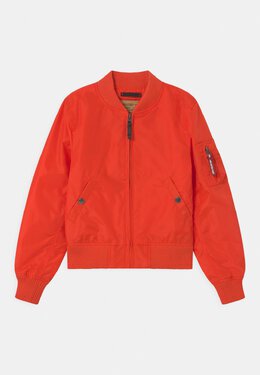 Alpha Industries: Красная куртка 