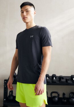 Under Armour: Спортивная футболка 