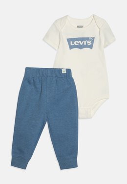 Levi's: Брюки 